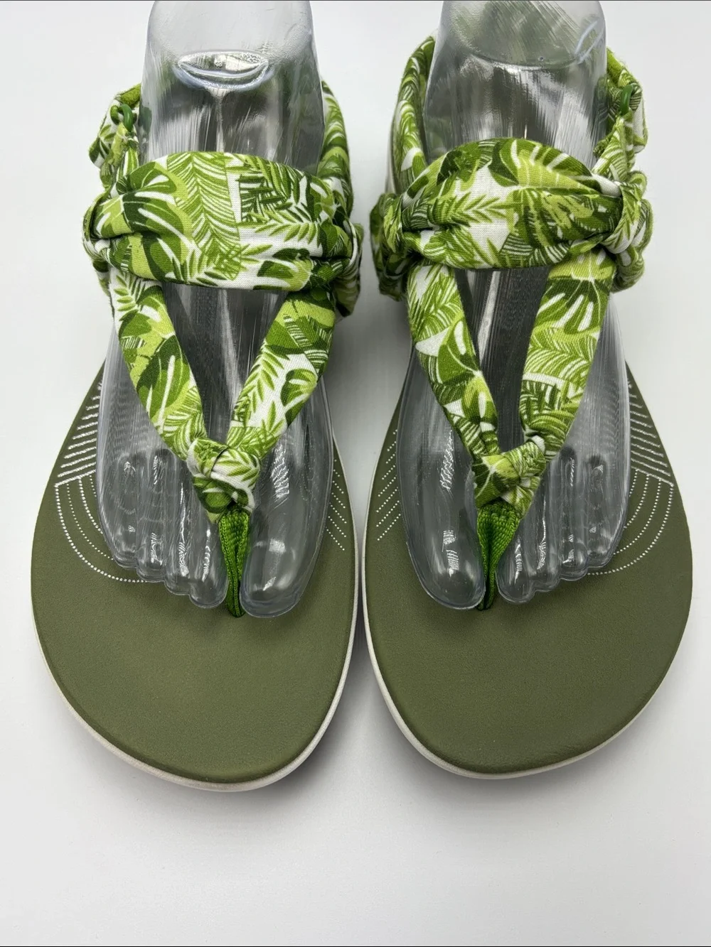 Cloudsteppers by Clarks Arla Nicole‎ Green Jersey Thong Sandals - 11W